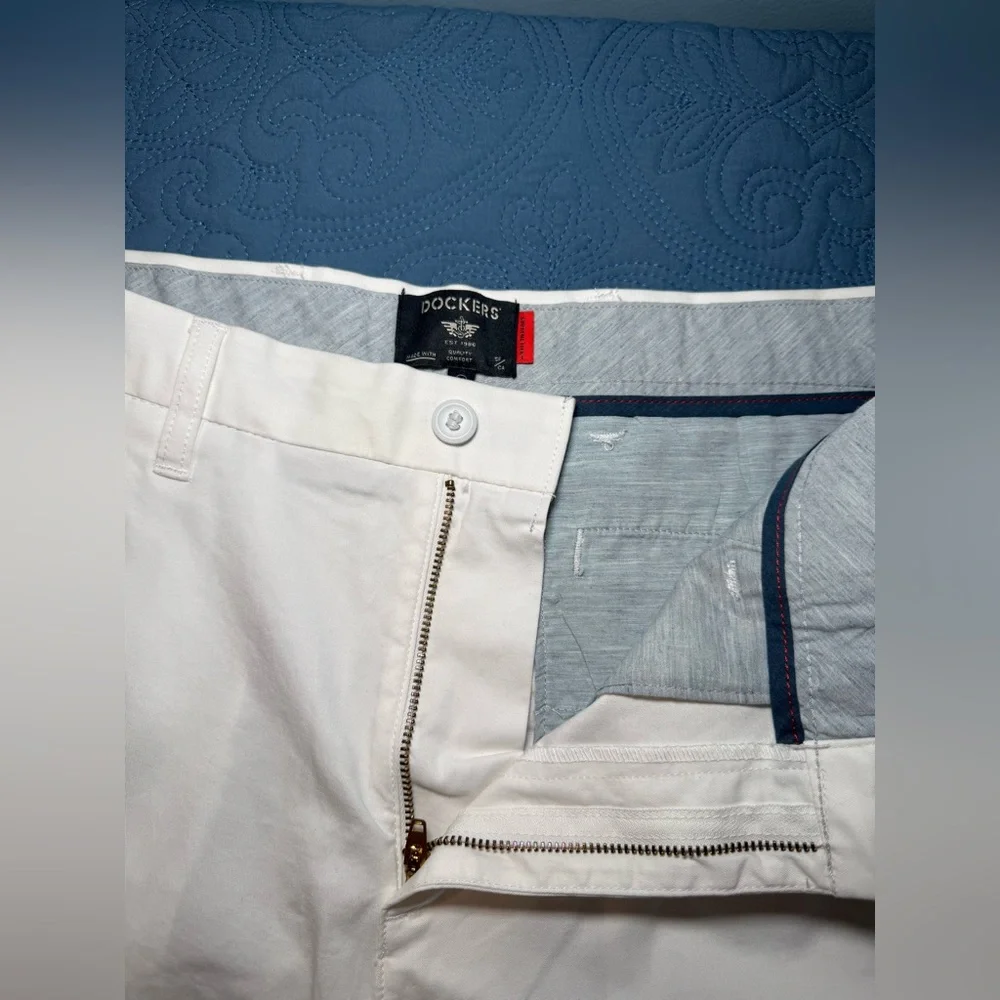 Dockers Mens Ultimate Short White Comfort Fit Size 30 Flat‎ Front Chino Shorts